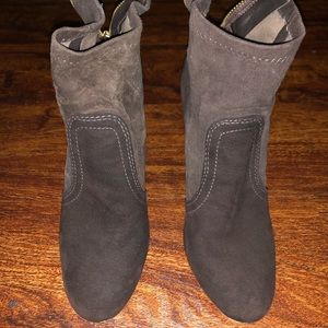 💯 Authentic Tory Burch Suede Boots